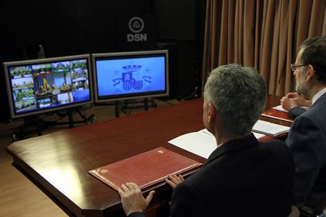 24/12/2014. Rajoy felicita a las tropas españolas en el extranjero. El presidente del Gobierno, Mariano Rajoy, felicita por videoconferencia...